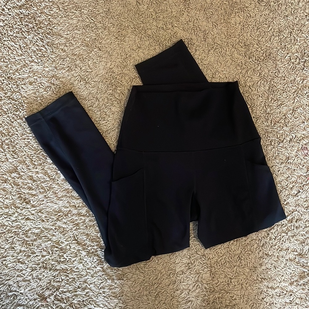 Black 3/4 length yogalicious leggings